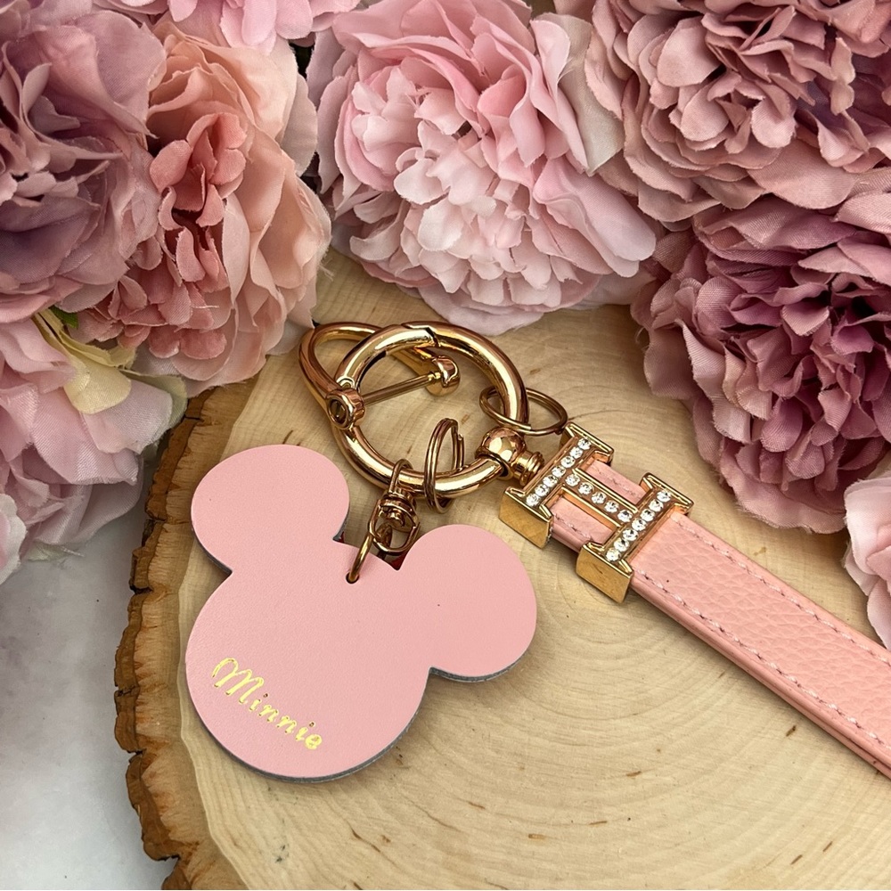 Gorgeous Pink Leather Minnie Mouse with Wrist Strap Key Fob Keychain - Picture 9 of 16